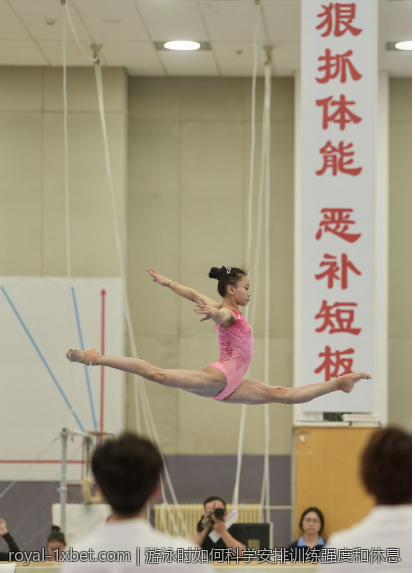 游泳时如何科学安排训练强度和休息